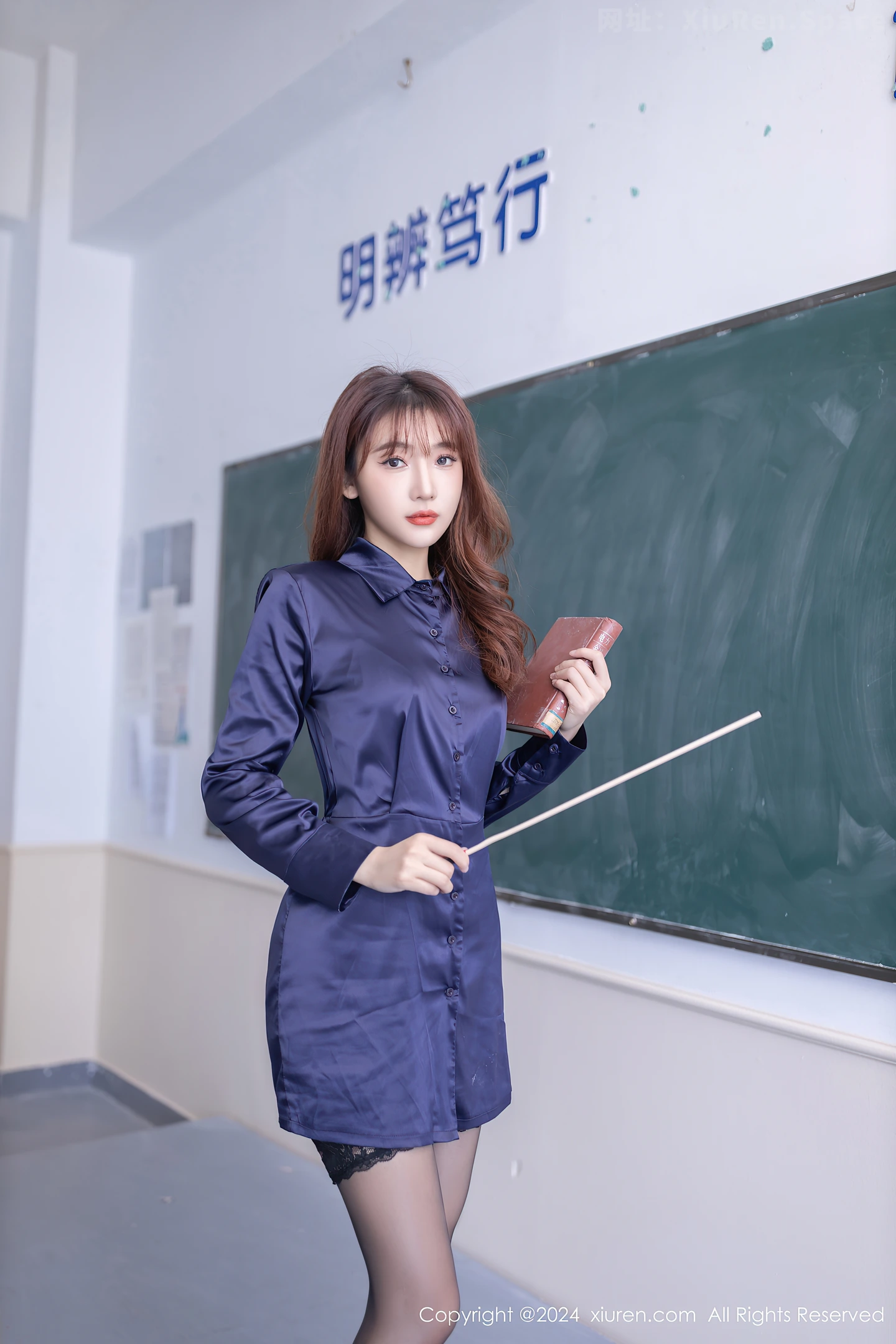 图片[4]-[XiuRen秀人网]VOL.8309 模特陆萱萱性感深蓝色连衣短裙露豹纹内衣秀柔美身姿诱惑写真80P-秀人网官方网站